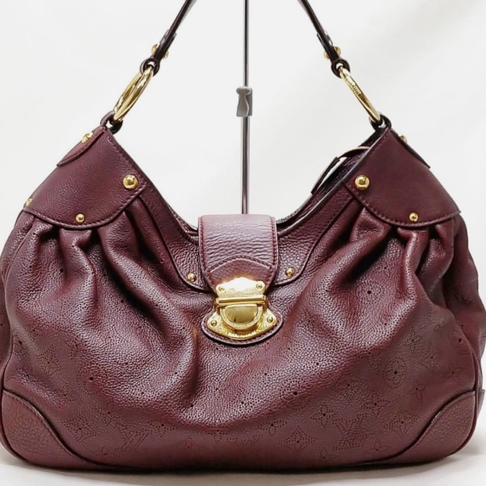 Louis Vuttion Mahina Leather Hobo Bag